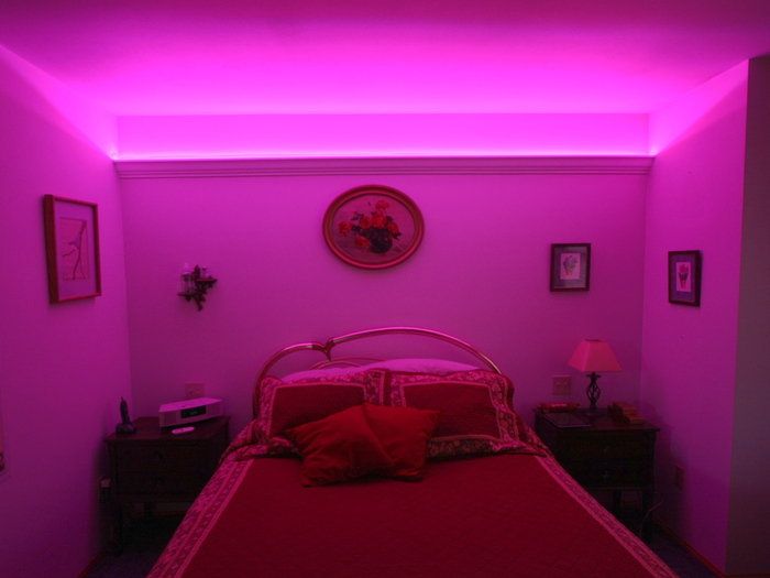 подсветка потолка розовой светодиодной лентой