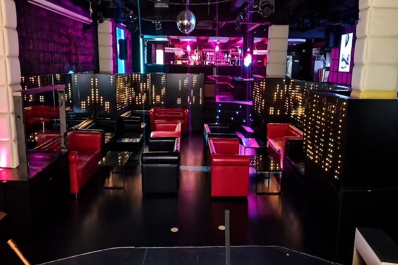 Управляемая RGB подсветка для караоке-клуба Enjoy Lounge, Москва