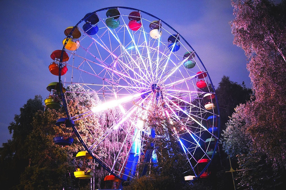 Светодиодная подсветка колеса обозрения в Измайловском парке