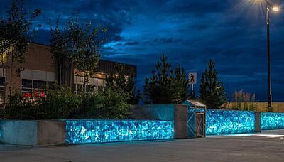 Декоративная подсветка габиона герметичной лентой RGB